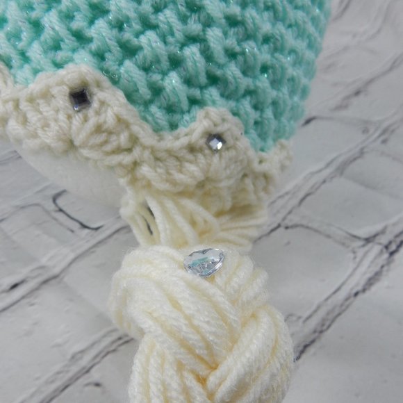Beautiful "Frozen" Handmade Beanie Crochet. - Picture 7 of 8